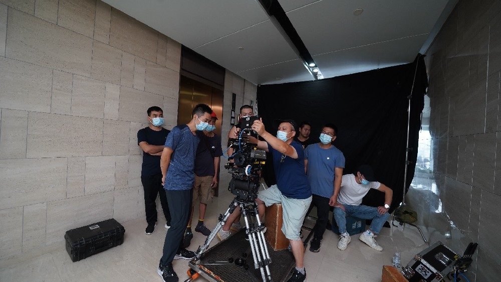 企业宣传片拍摄中使用无人机航拍需要提前申报哪些行政许可？