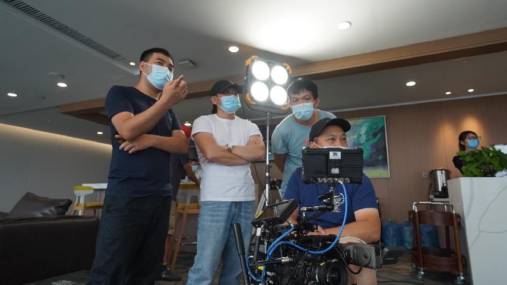 广告片拍摄制作完成后，如何通过多渠道分发最大化曝光？